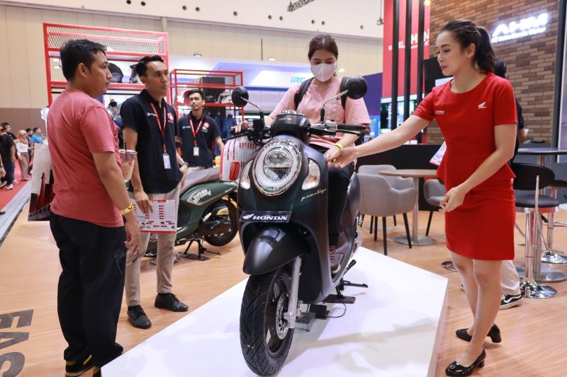 terjerat-skandal-rangka-patah,-honda-scoopy-jadi-motor-favorit-pengunjung-imos-2023