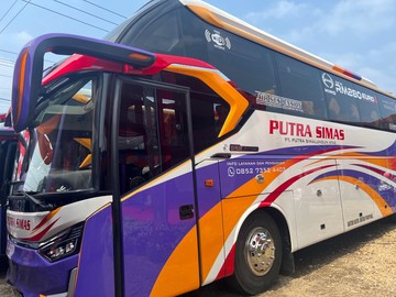 po-putra-simas-luncurkan-dua-bus-baru,-pakai-sasis-hino-dan-bodi-laksana