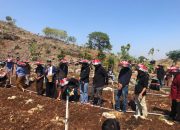 Masyarakat Peduli Pegunungan Kendeng Peringati Hari Tani dengan Menghijaukan Pegunungan Kendeng