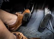 6 Kesalahan yang Sering Dilakukan Saat Nyetir Mobil Manual, Pernah Mengalami?