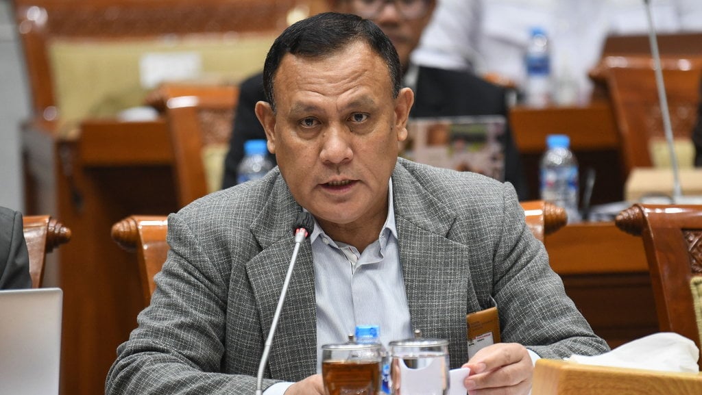 kpk-segel-ruang-kerja-anggota-bpk-pius-lustrilanang