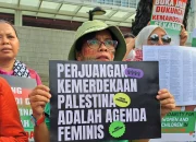 Perempuan Buruh, Disabilitas hingga PRT Lakukan Aksi Solidaritas untuk Palestina di Kedubes AS