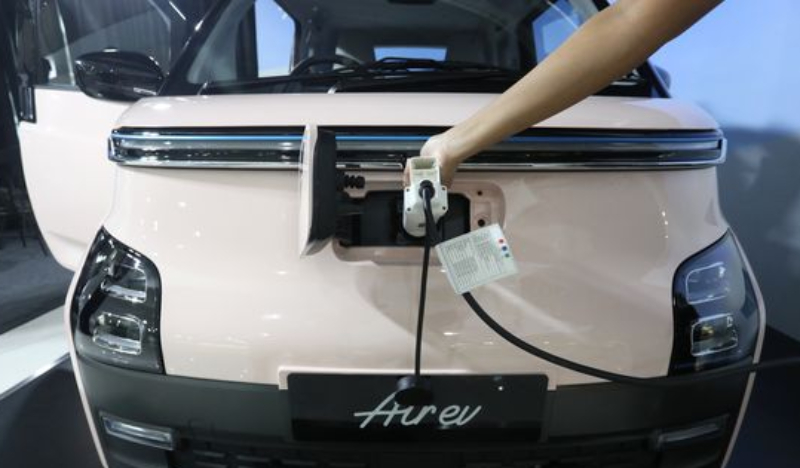 10-mobil-listrik-terlaris-di-indonesia,-dfsk-gelora-e-dan-lexus-ux-300e-sepi