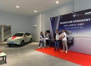 Diler Arista Tebet Serah Terima Unit NETA V kepada 100 Konsumen Pertama