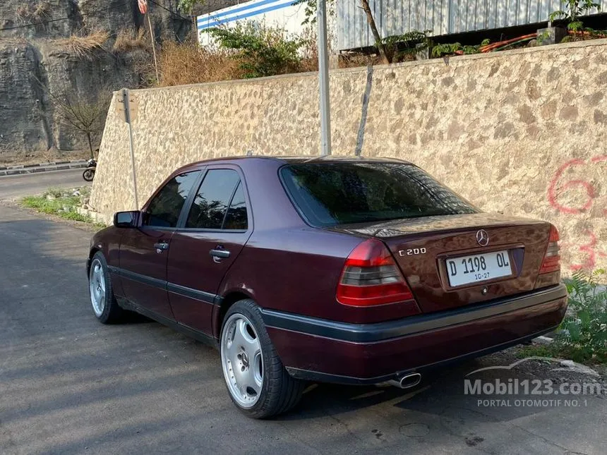 kelebihan-dan-kekurangan-mercedes-benz-c200-w202,-sedan-compact-executive-90-an