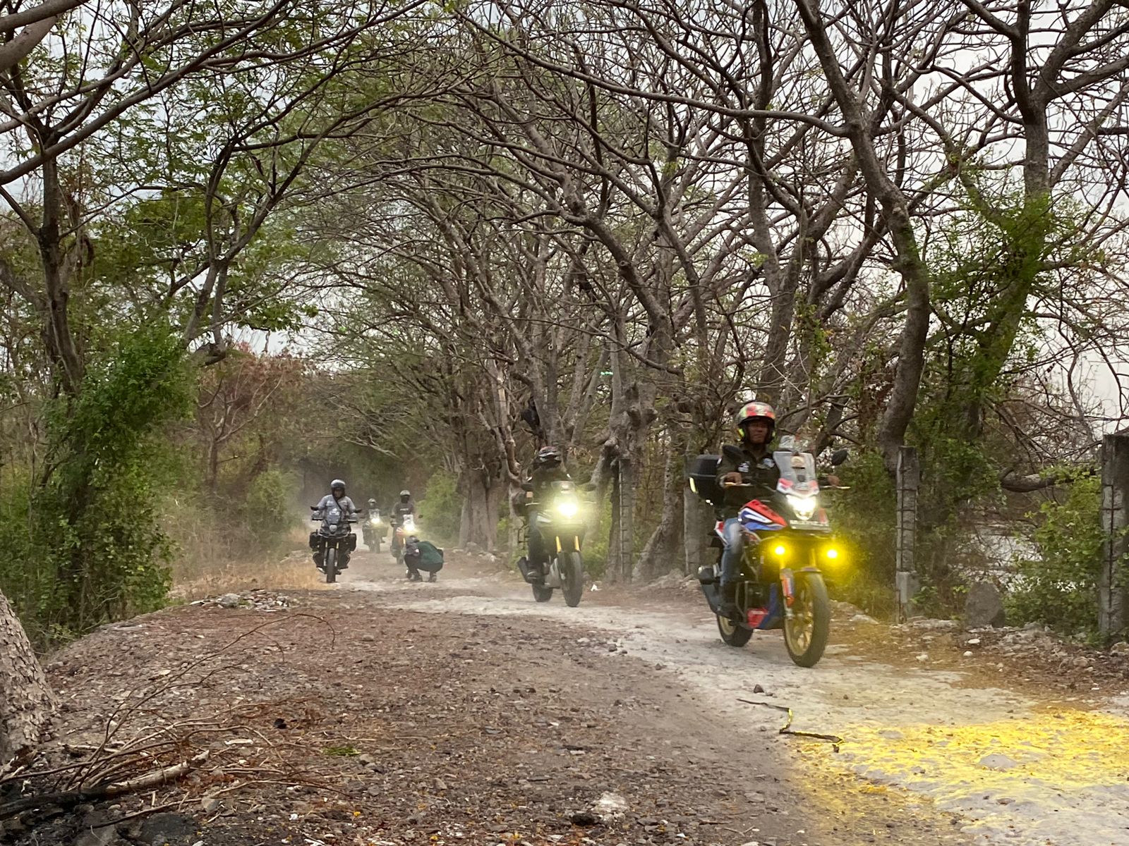 cb150x-jelajah-misteri-dua-alam-di-kota-pahlawan-2023