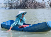 Menghadang Banjir Rob: Jalan Terendam dan Gelap, Perempuan Melahirkan di Perahu