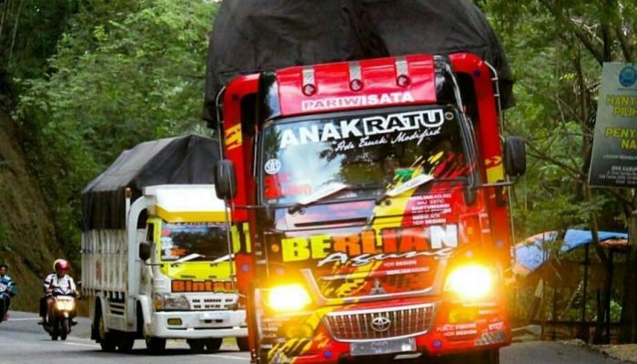 Raja Jalanan Bukan Sopir Bus Tapi Sopir Truk Lombok…!!!