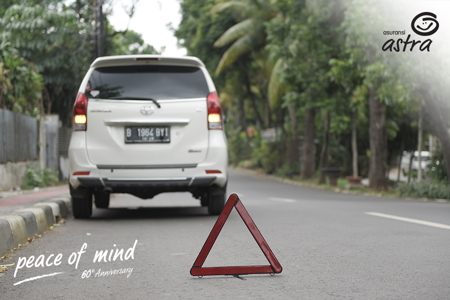 4-waktu-yang-tepat-untuk-menggunakan-lampu-hazard