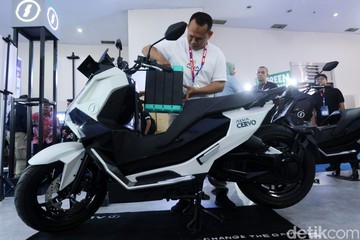 beralih-ke-motor-listrik-makin-mudah,-1-ktp-langsung-dapat-subsidi-jutaan-rupiah