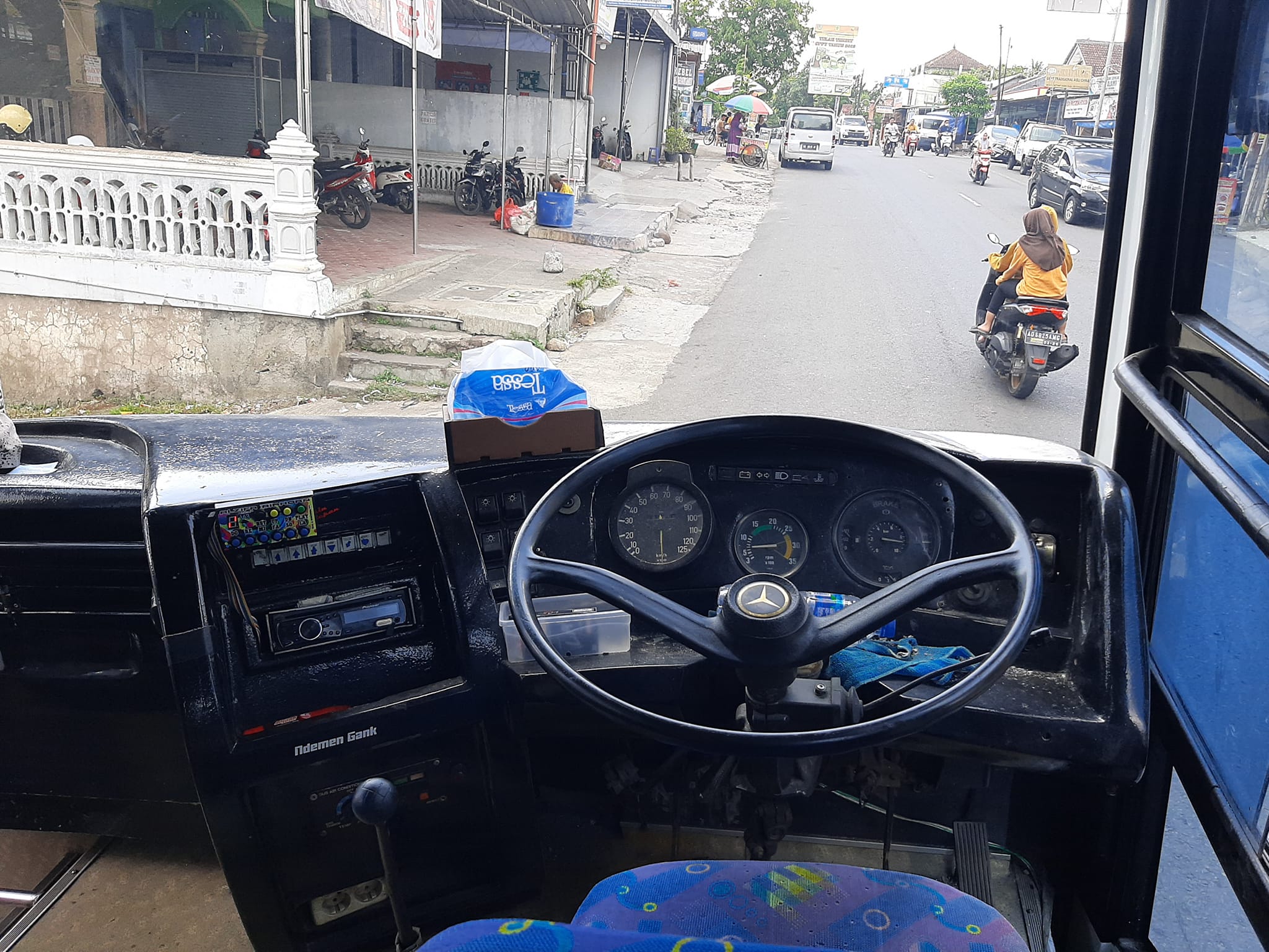 5-fakta-menarik-bus-mercedes-benz-oh-1521,-si-kuler-jahat-yang-legendaris