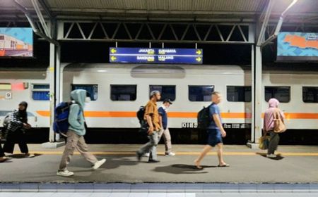 sempat-tertimbun-longsor,-jalur-rel-ka-di-cilongok-banyumas-bisa-kembali-dilintasi