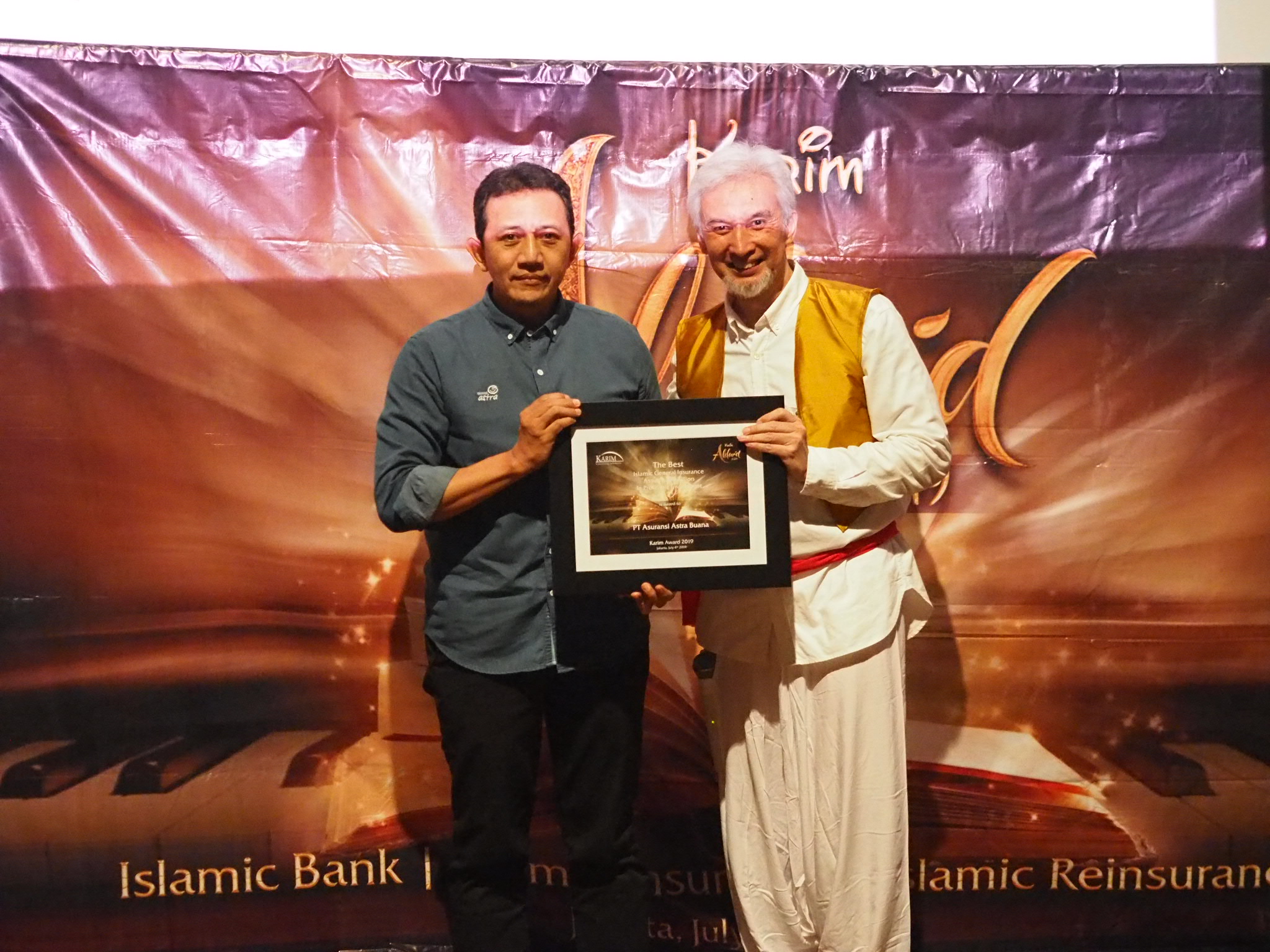 jadi-asuransi-umum-berbasis-syariah-terbaik,-asuransi-astra-syariah-raih-karim-award-2019