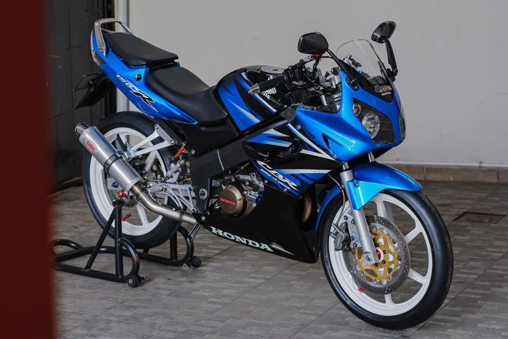 serba-serbi-honda-cbr-150-cbu,-pelopor-motor-sport-fairing-4-tak-150-cc