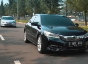 Komparasi Toyota Camry Hybrid 2013 vs Honda Accord 2016, Akselerasinya Beda Tipis