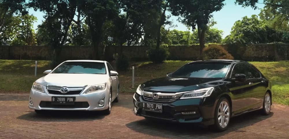komparasi-camry-hybrid-2013-vs-honda-accord-2016,-ini-yang-lebih-nyaman