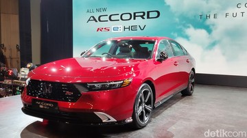 tampilan-luar-dalam-honda-accord-rs-hybrid-yang-baru-meluncur-di-ri,-harga-mepet-rp-1-m