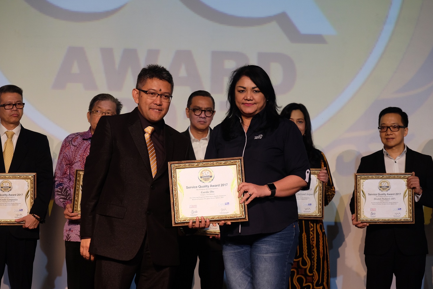 kemudahan-layanan-garda-oto-raih-service-quality-award-2017