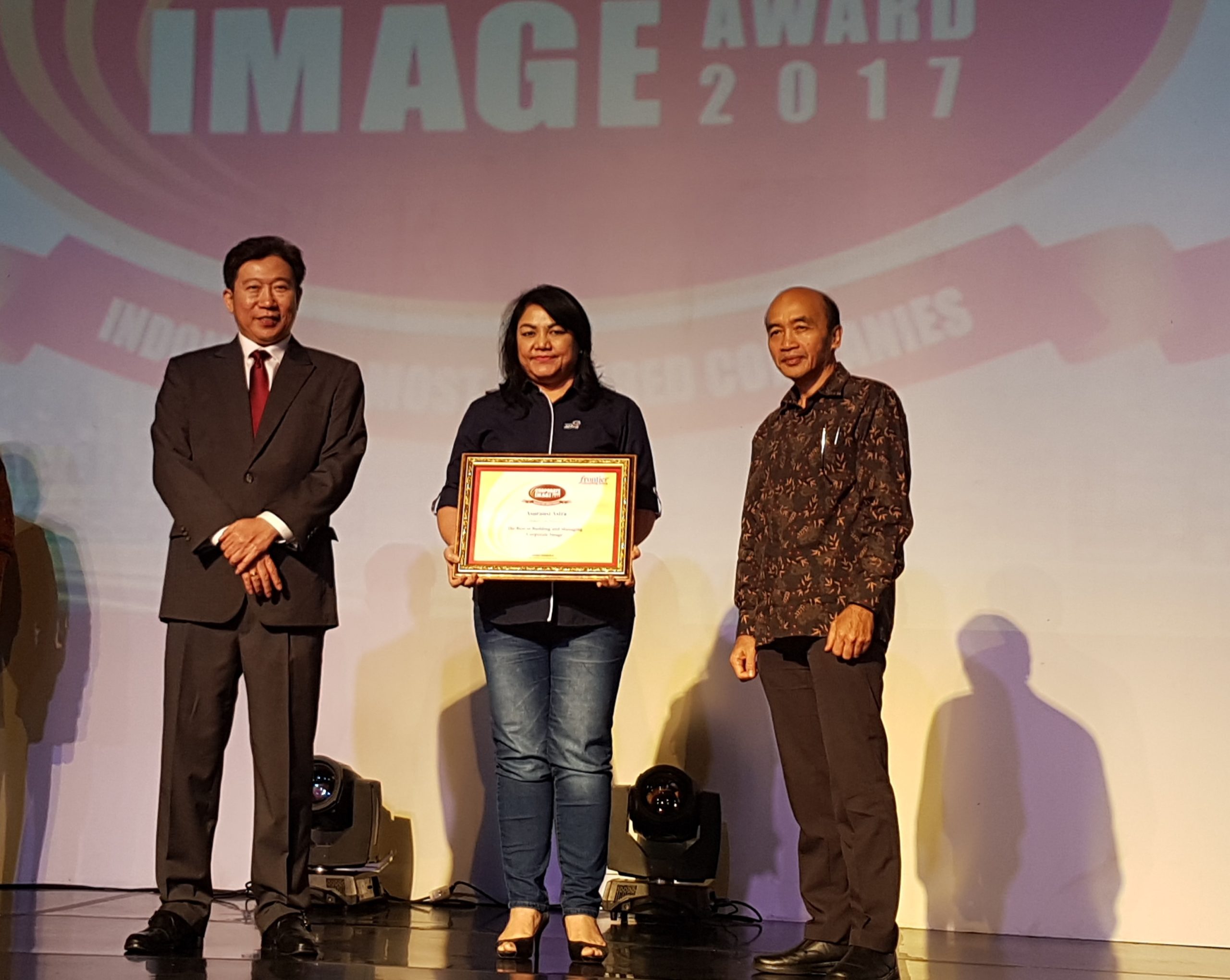 inovasi-digitalisasi-layanan-bawa-asuransi-astra-jadi-perusahaan-dengan-citra-terbaik