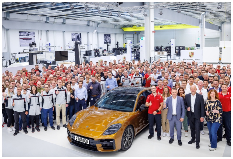 porsche-panamera-turbo-e-hybrid-warna-madeira-gold-metallic,-tonggak-kesuksesan-di-pabrik-leipzig!
