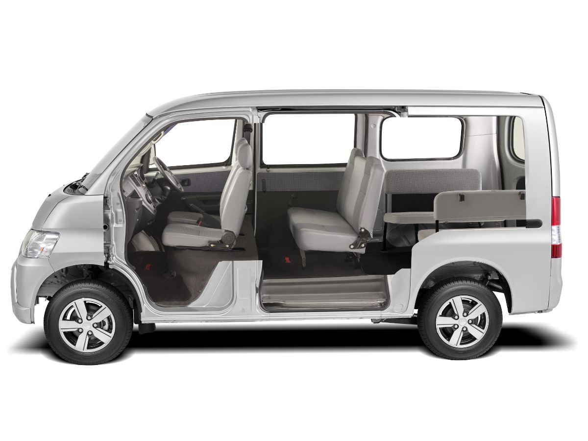 4-pilihan-mini-bus-untuk-mobil-keluarga,-mulai-dari-luxio-hingga-carry-futura