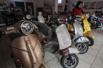 pemerintah-targetkan-600.000-motor-listrik-subsidi-tahun-depan,-realistis?