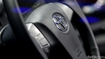 merek-mobil-terlaris-november-2023:-toyota-belum-tergusur,-wuling-kejar-hyundai