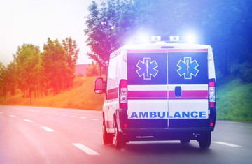 imbauan-kementerian-kesehatan-soal-maraknya-pengawal-ambulans