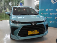 ini-perbedaan-toyota-transmover-blue-bird-dengan-avanza