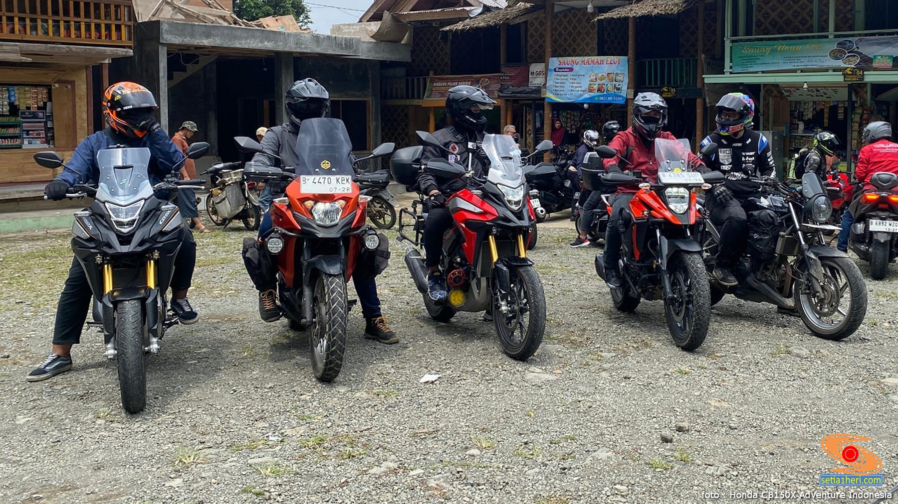penampakan-honda-cb150x-disandingkan-dengan-suzuki-vstorm-250-sx