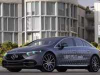 mercedes-kenalkan-lampu-turtuoise-sebagai-penanda-mobil-autonomous