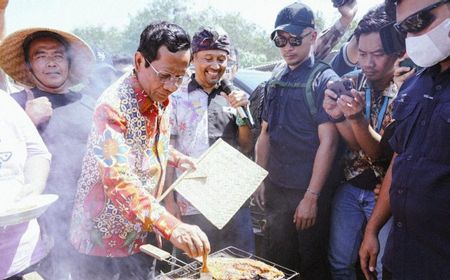 temui-dermaga-berbahan-bambu-di-jakut,-mahfud-md-ingatkan-lagi-jaminan-kesejahteraan-nelayan