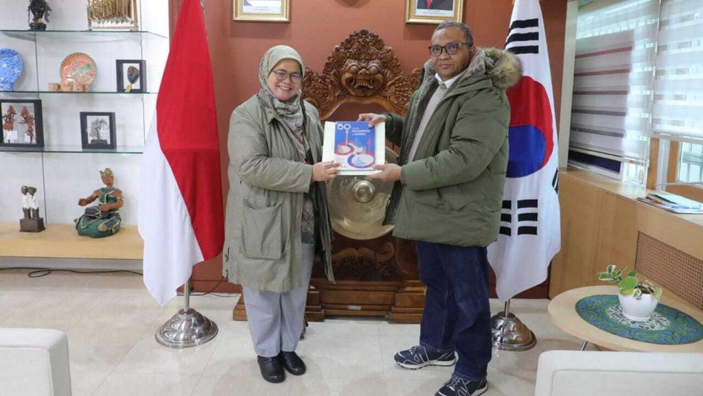 perluas-kesempatan-kerja,-wamenaker-temui-dubes-ri-di-korea