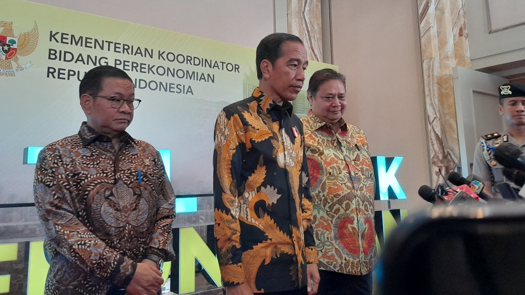 jokowi:-pengunduran-firli-bahuri-belum-sampai-ke-meja-saya