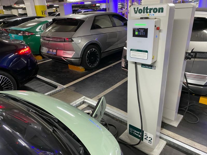 voltron-resmikan-ultra-fast-charging-di-senayan-city
