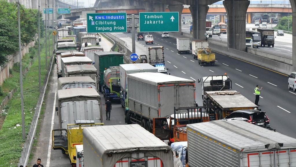 larangan-angkutan-truk-beroperasi-saat-natal-&-tahun-baru-2023