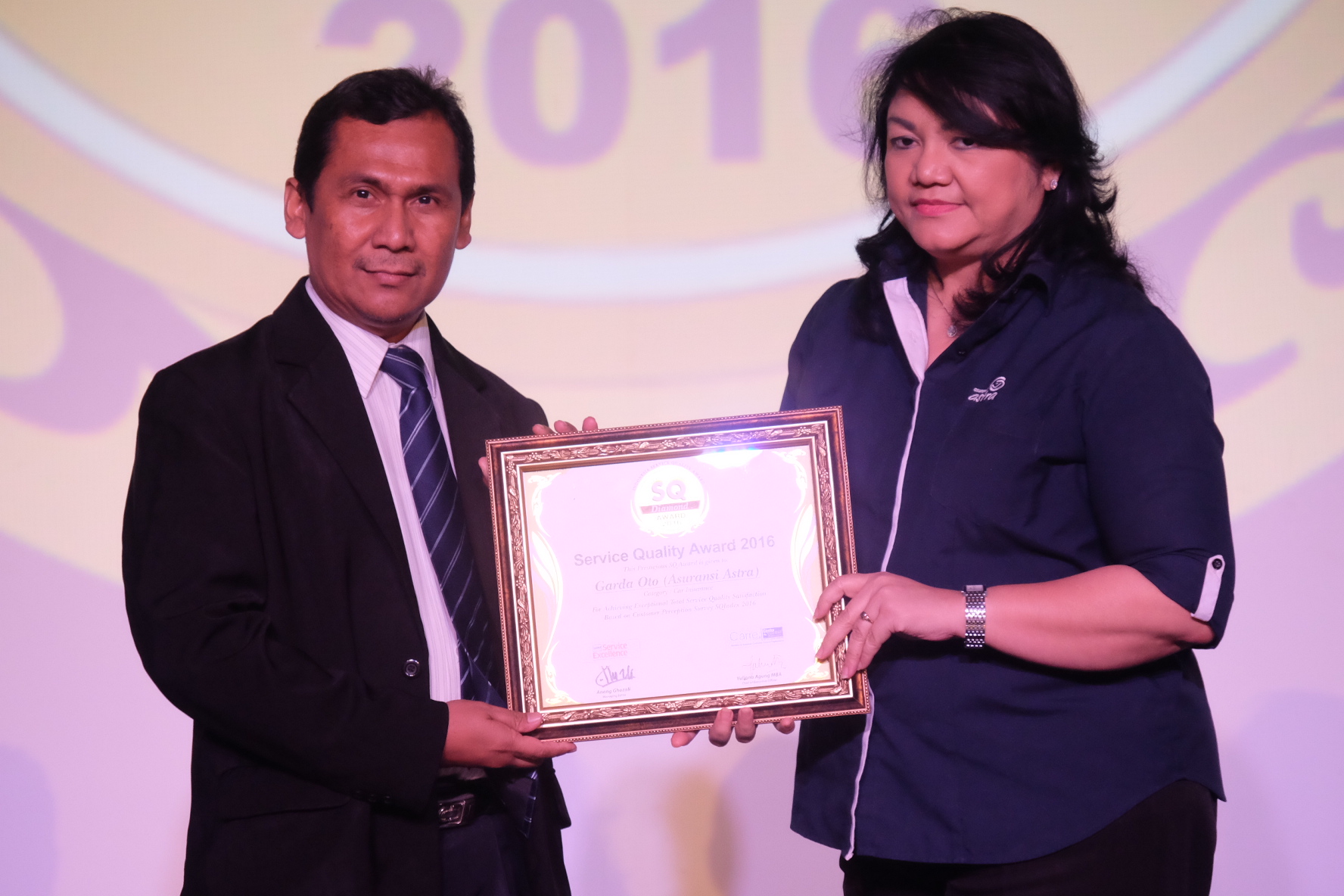 konsisten-berikan-peace-of-mind-asuransi-astra-raih-service-quality-award-2016