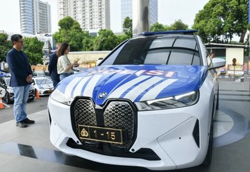 kakorlantas-polri-dapat-hibah-mobil-listrik-bmw-ix