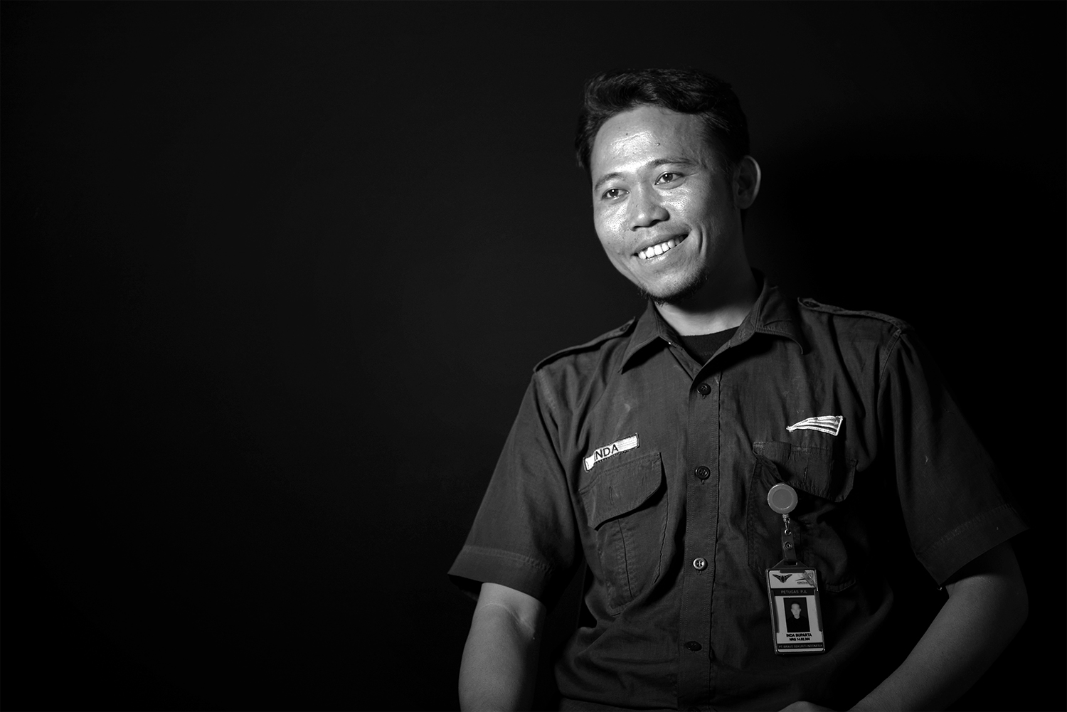 pak-inda,-petugas-penjaga-perlintasan-kereta-api