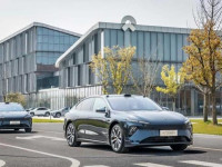 nio-luncurkan-sedan-listrik-mewah-penantang-maybach,-secanggih-apa?