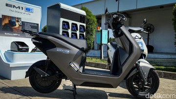 beda-rp-500-ribu,-ini-perbedaan-honda-em1-e:-standar-dan-plus