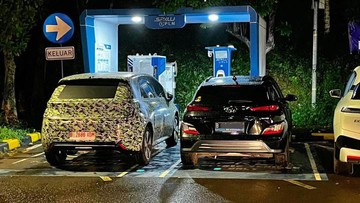 mobil-listrik-wuling-cloud-ev-kepergok-dicas-di-spklu-fast-charging-pln,-ini-wujudnya