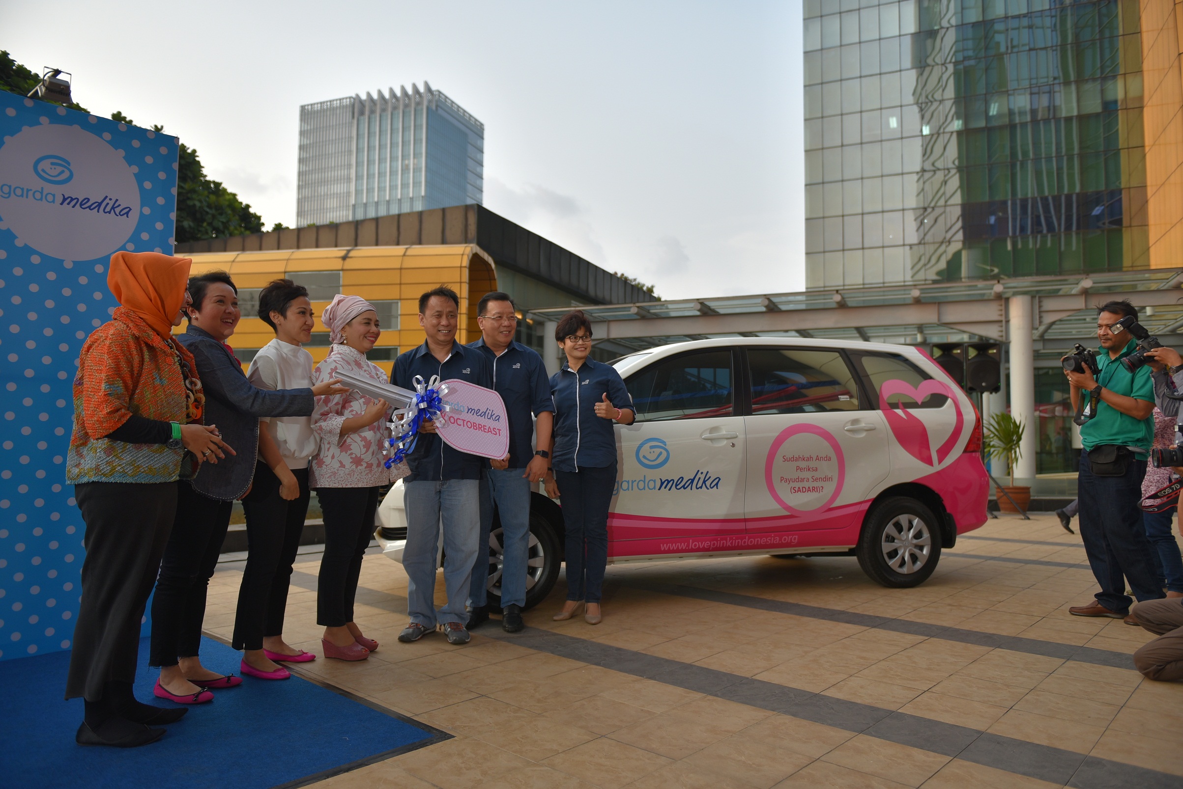 garda-medika-serahkan-mobil-operasional-kepada-lovepink