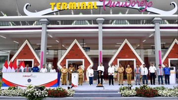jokowi-resmikan-4-terminal-bus-baru-tipe-a,-harap-cap-‘preman’-hilang