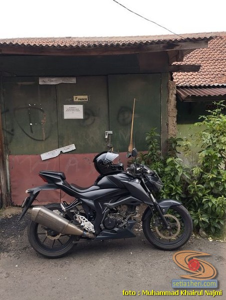 penampakan-suzuki-gsx-s150-pakai-knalpot-moge-gsx-r1000-tahun-2005