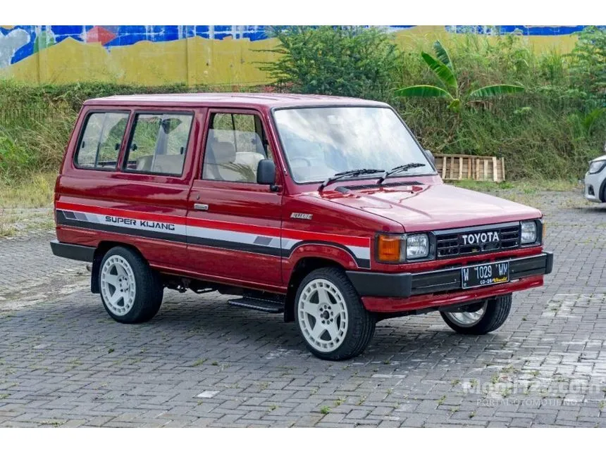 jangan-keliru,-ini-perbedaan-toyota-kijang-super-dan-kijang-grand-extra