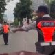 emang-boleh-petugas-dishub-tilang-mobil-pribadi?