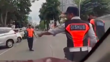 emang-boleh-petugas-dishub-tilang-mobil-pribadi?