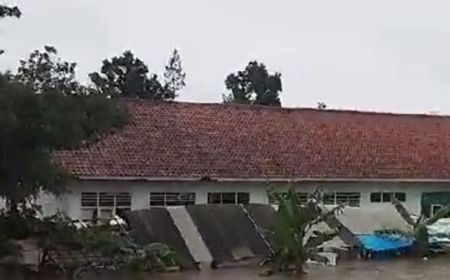sungai-cibodas-meluap-rendam-50-rumah-di-cianjur,-bpdb-siapkan-pengungsian-jika-hujan-tak-mereda