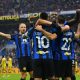 drama-di-san-siro:-inter-bertahan-2-1-saat-thomas-henry-menyia-nyiakan-penalti-terakhir